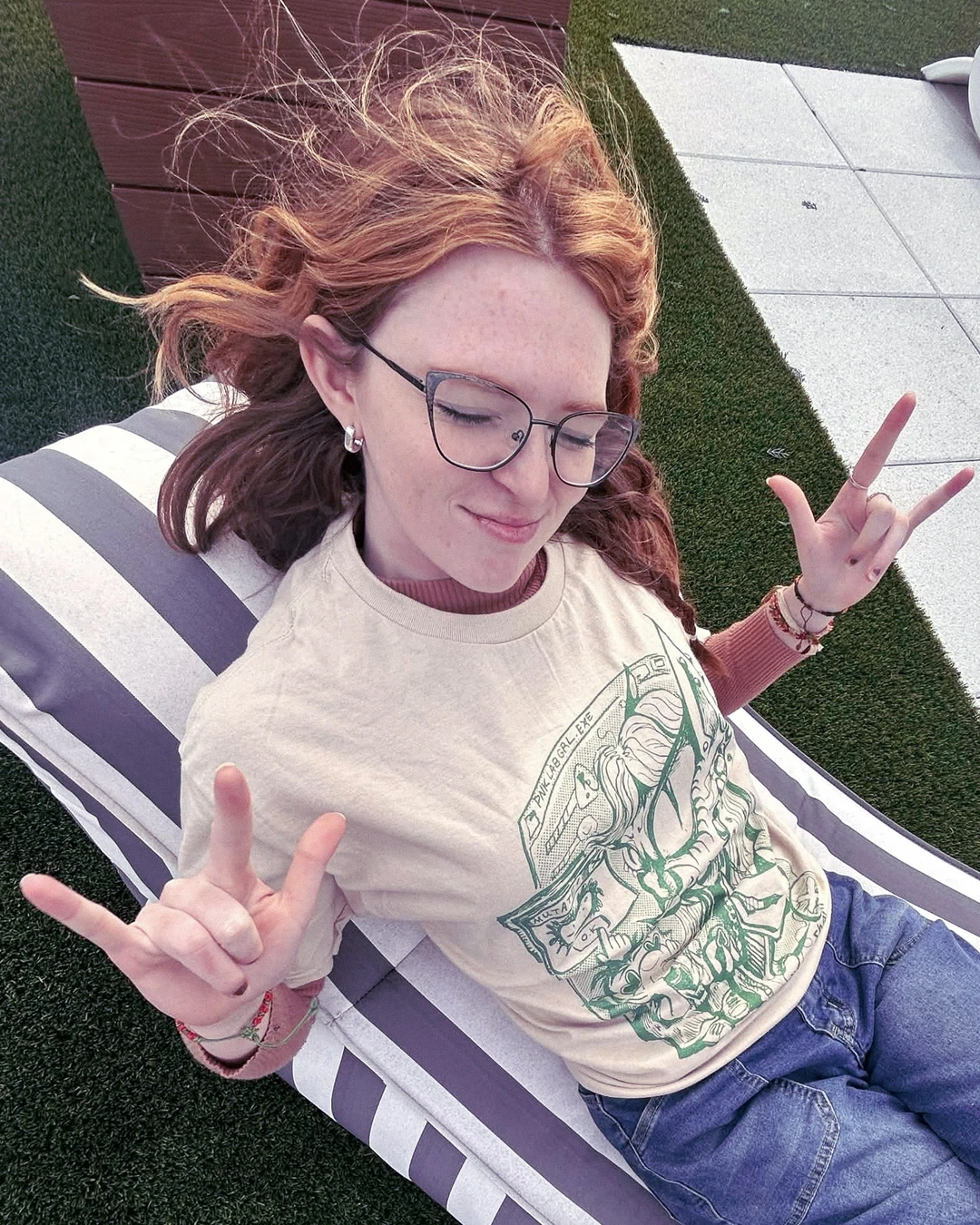 P*NK LAB GRL! Mutagen T-shirt photoshoot